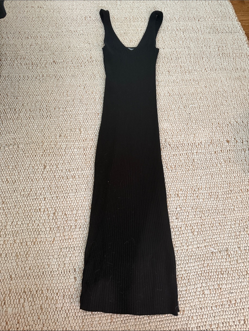 Classic Black Ribbed V-Neck Maxi Dress